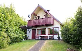 Ferienhaus am See im Bergland Schmetterling